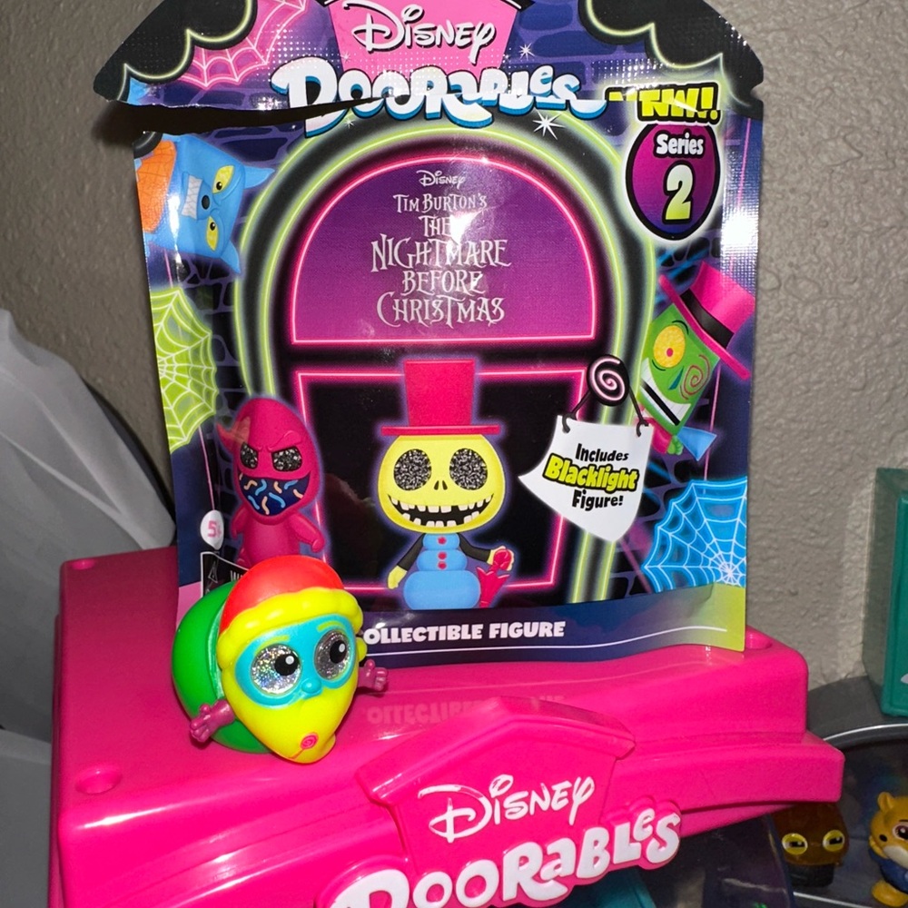 Disney Doorables Sandy Claws 2 Collectible Figure